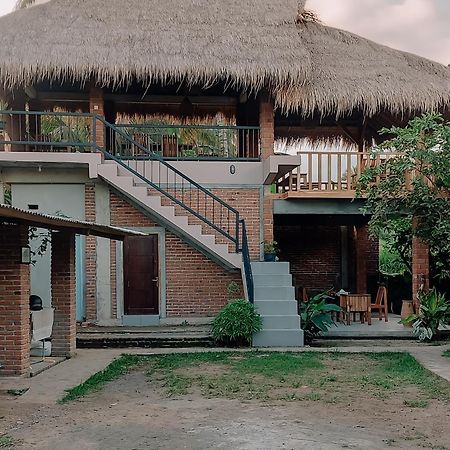 Novia Guest House Lombok-เตเตบาตู ภายนอก รูปภาพ