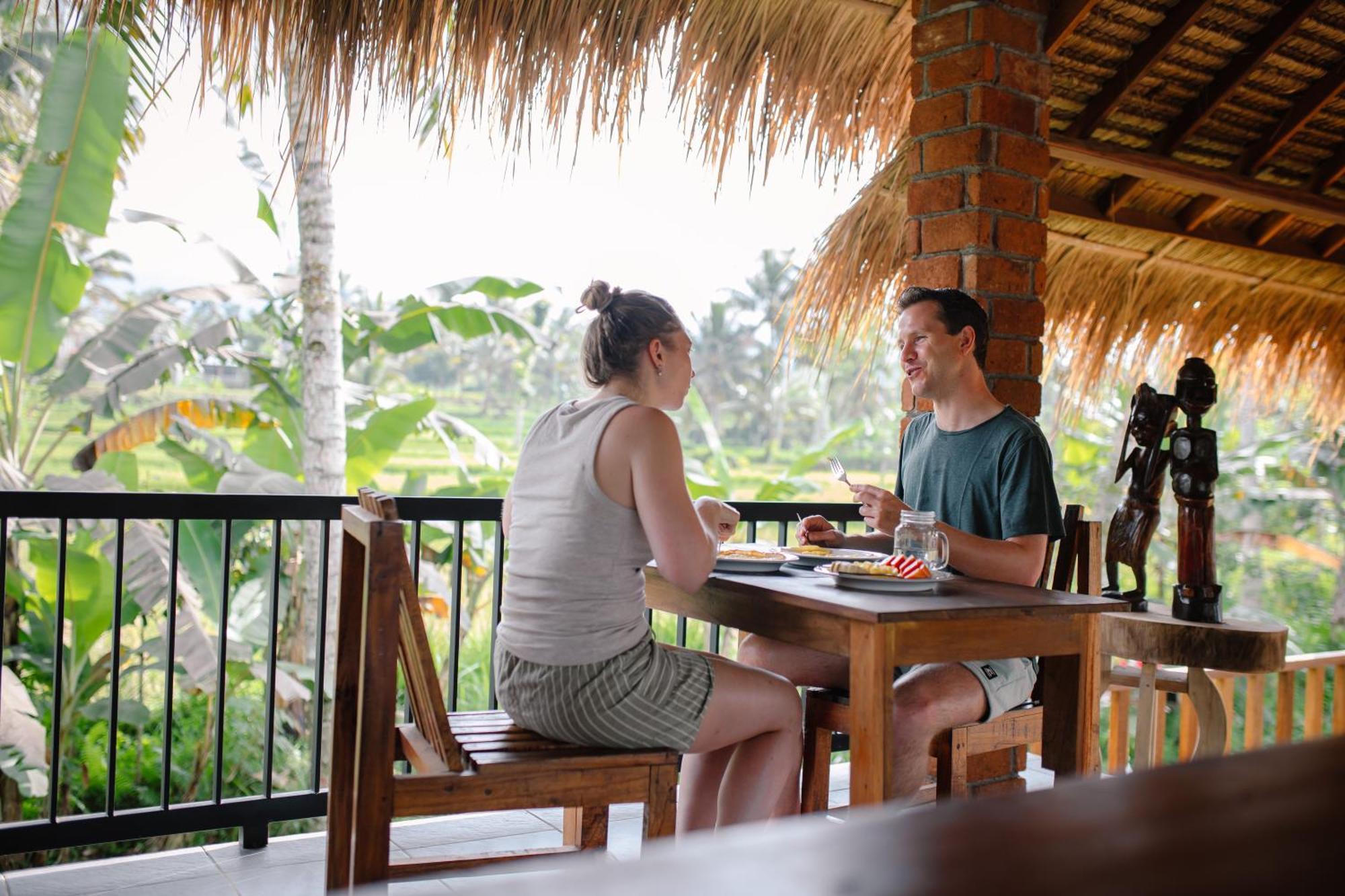 Novia Guest House Lombok-เตเตบาตู ภายนอก รูปภาพ