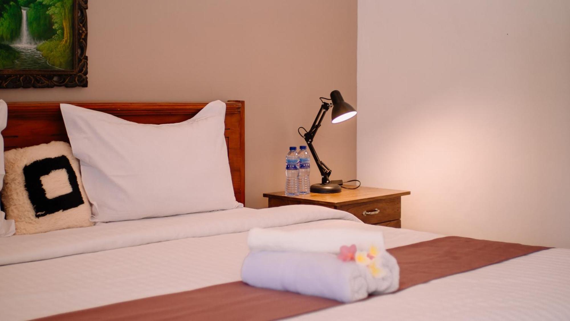Novia Guest House Lombok-เตเตบาตู ภายนอก รูปภาพ