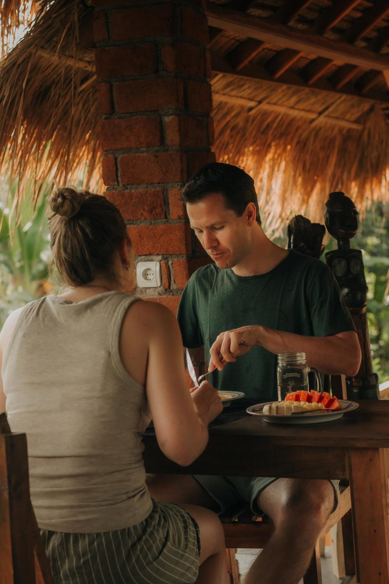 Novia Guest House Lombok-เตเตบาตู ภายนอก รูปภาพ