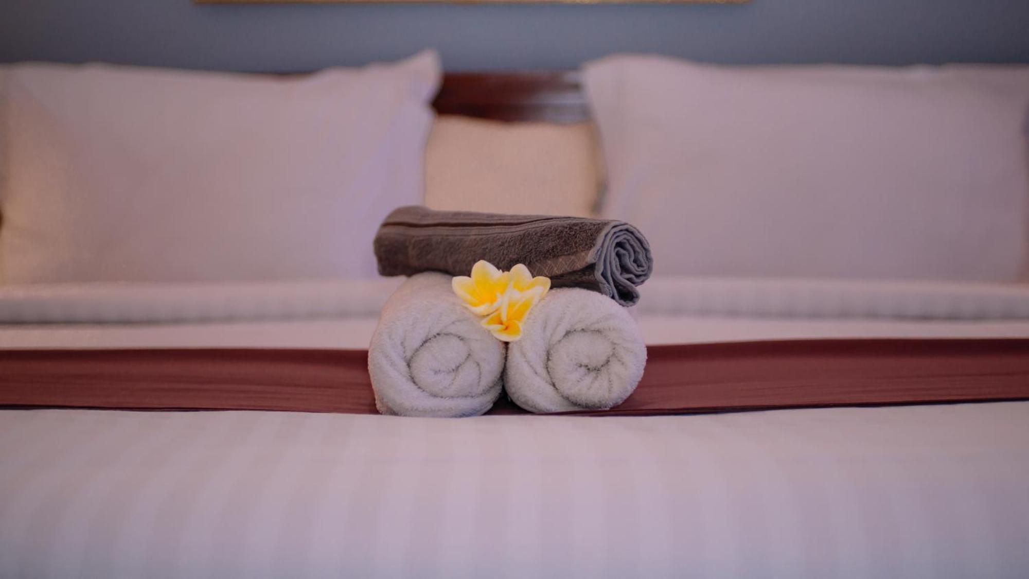 Novia Guest House Lombok-เตเตบาตู ภายนอก รูปภาพ